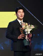 승리상 곽빈 ‘엄마 상 받았어’