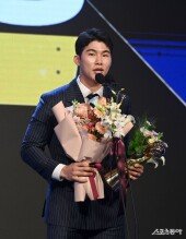 김혜성 ‘함께 뛰어준 동료들에게 감사’