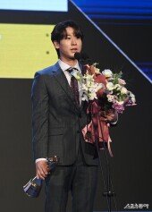 박찬호 ‘유격수 수비상 감사합니다’