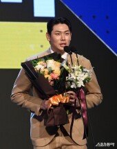 수비상 홍창기 ‘내년에는 편하게 볼 수 있는 수비를’