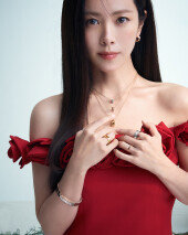 ‘최정훈♥’ 한지민 특별한 홀리데이…우아한 드레스 자태 [화보]