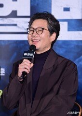 유재명, 기분 좋은 인사