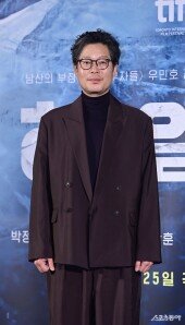 유재명, 다소곳이