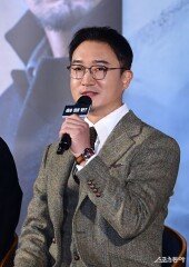 조우진, 웃음 담긴 인사