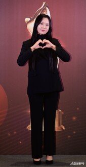 문정민, 올블랙 패션으로