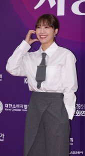 정은지, 털털한 미소