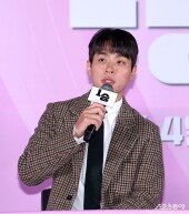 박정민 ‘아버지 옆에서 보던 배구’