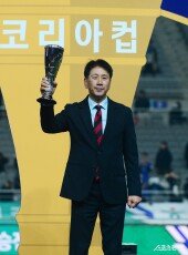 박태하 감독, 포항 우승하며 감독상