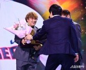 김선빈, 기분 좋은 수상