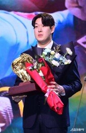 나승엽, 긴장한 리얼글러브 1루수