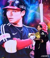 박해민, 3연 연속 외야수 리얼글러브 수상