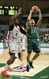 알바노 ‘노룩 백패스’