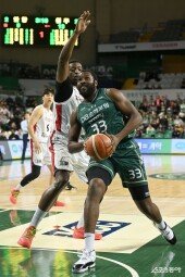 오누아쿠 ‘수비 뚫고’