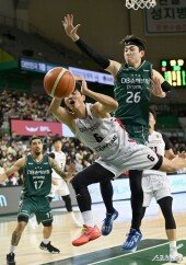 박지훈 ‘볼을 놓쳤어’