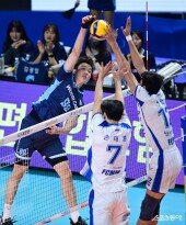 김지한, 블로커를 뚫어라