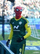 티아고, 스파이더맨 변신