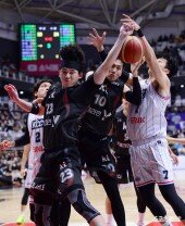 문성곤 ‘리바운드 성공’