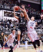 박지원 ‘코트를 날아서’