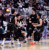 KT, 박준영 버저비터슛으로 2연승