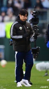 김두현 감독, K리그1 잔류 확정에 조용히 박수만