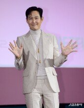 이정재 ‘화이트 신사~’