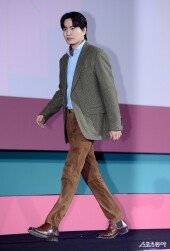 이진욱, 위풍당당 오징어 게임 첫 걸음