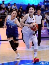 박혜진, 골밑으로 돌파할테야~