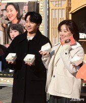 이승기-김성령, 만두 맛있게 드세요