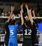 허수봉 ‘현대캐피탈 서브 득점’