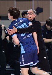 마우리시오 감독, 김지한 우리 복덩이