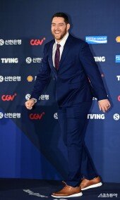 오스틴, 응원가에 맞춰서