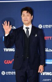 강민호, 로봇 같은 인사