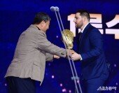 2년 연속 골든글러브 수상한 오스틴