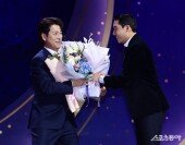 원태인, ‘민호형 축하해요’