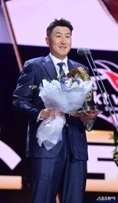 유한준 코치, 로하스에게 잘 전달할게요