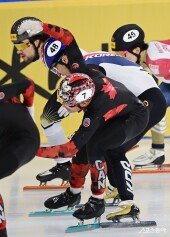 충돌하는 김태성