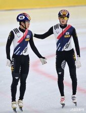 서로를 위로하는 김태성-박장혁