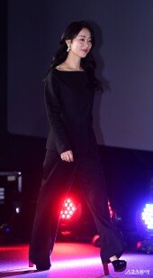 전여빈, 차분한 입장