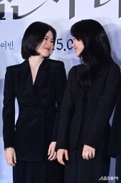 송혜교-전여빈, 눈만 마주쳐도 웃음