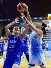 이명관-이경은 ‘치열한 리바운드 다툼’