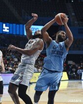 윌리엄스 ‘다시 공격’