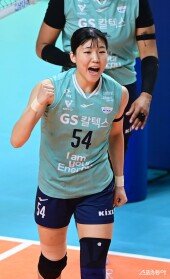 오세연, 블로킹 득점에 주먹 불끈!