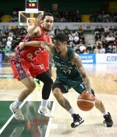 알바노 ‘비켜’