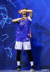 김진영 ‘깜짝 퍼포먼스’