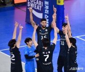 선두 현대캐피탈, 2위 대한항공 잡자!