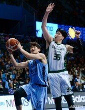 이근준, 신인의 패기로 슛~