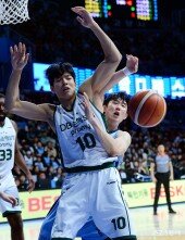 김보배-임동섭 ‘볼을 향한 집념!’