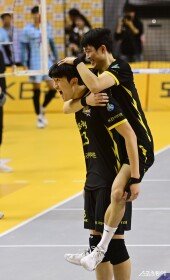 이준영-김도훈, 서브로 경기 끝