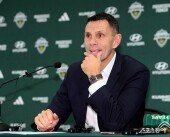 생각에 잠긴 거스 포옛 감독