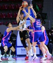 송윤하, 수비가 너무해~